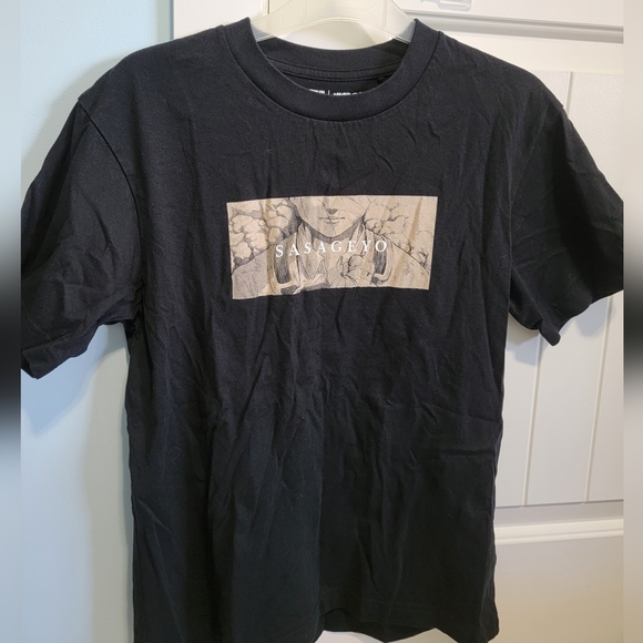 Attack on Titan Sasageyo x Uniqlo Graphic Tee Collab Levi Ackerman - Picture 1 of 3